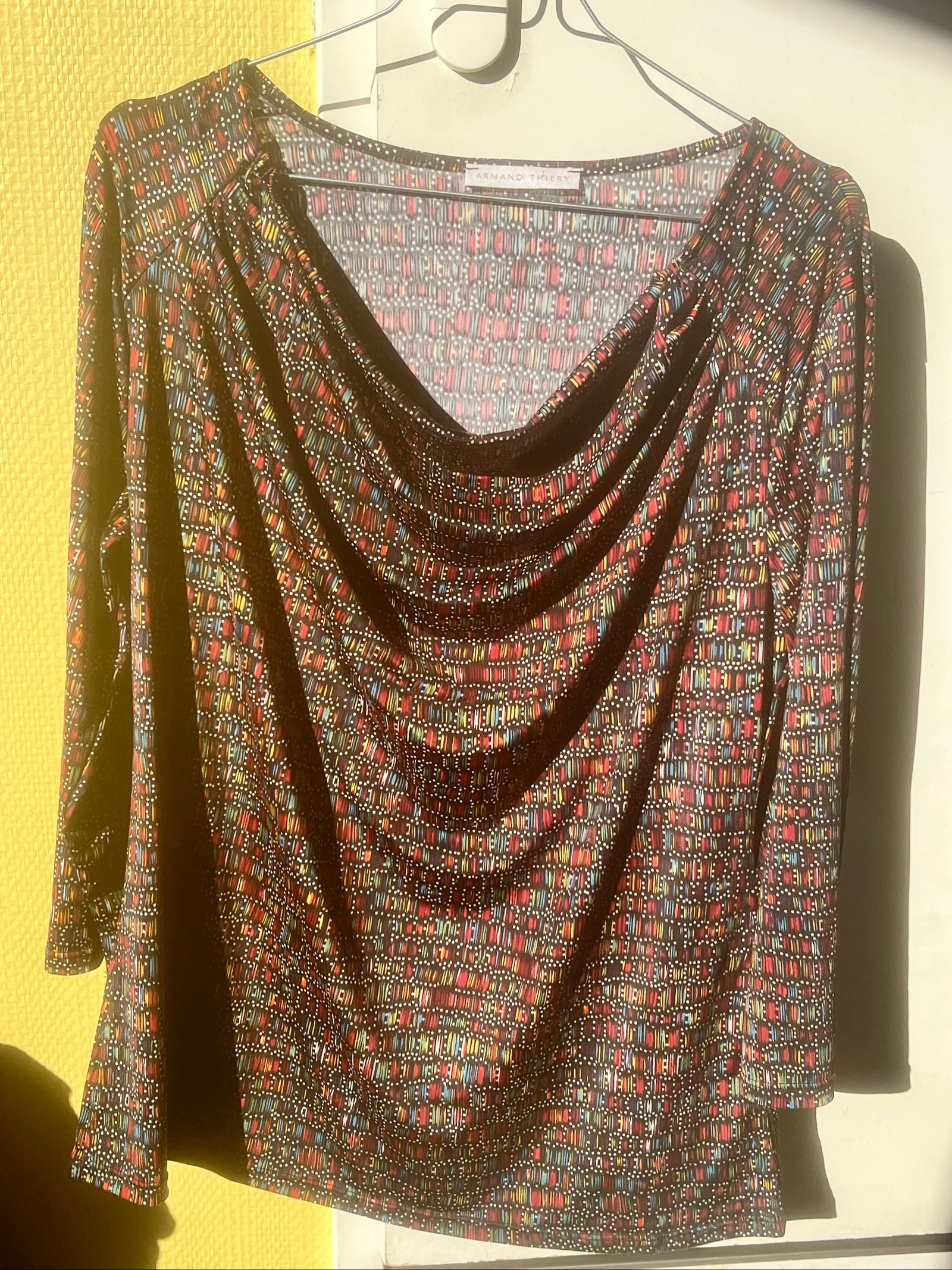 Haut femme col drapé imprimé multicolore manches 3/4 - Armand Thiery